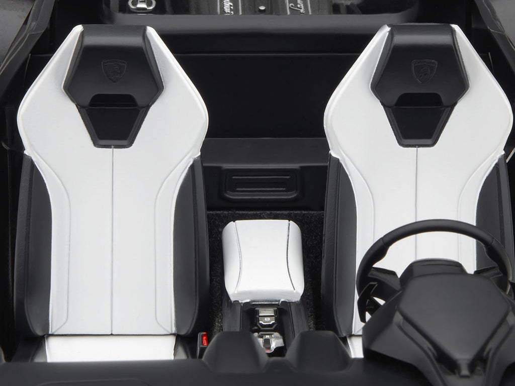 Lamborghini Huracan GT "LB-Silhouette Works" White with Black 1/18 Model Car by Autoart-4